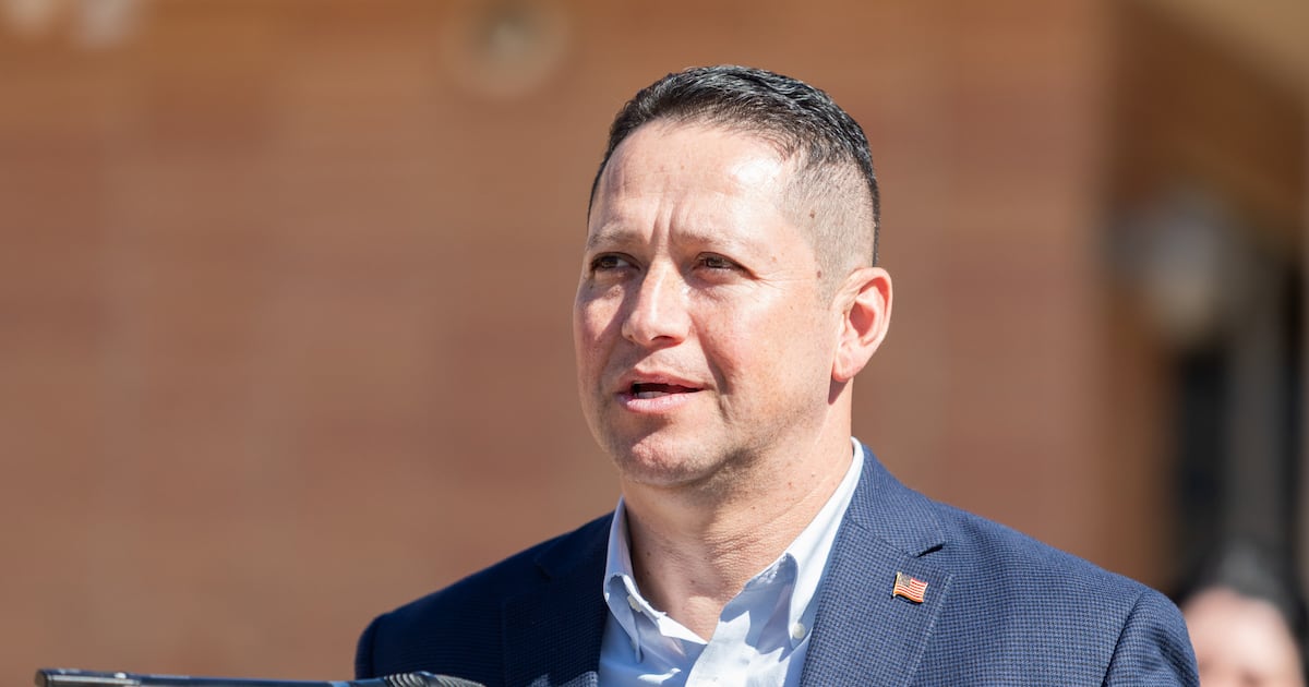 US congressman ends re-election bid after admitting affair with tragic aide