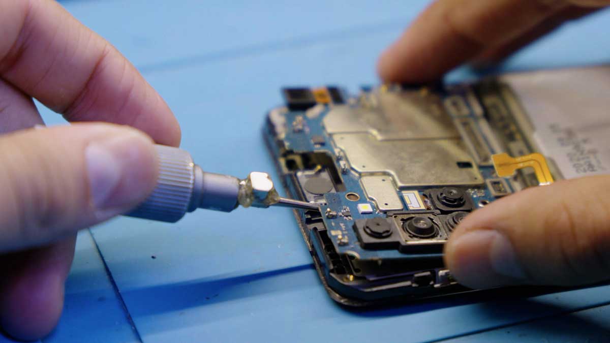 Find Your Fix: Tech Brands Are Embracing Right to Repair