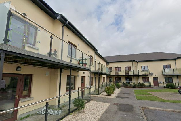 ‘Devastating’ – Landlord issues eviction notices to 14 families in Galway city apartment complex
