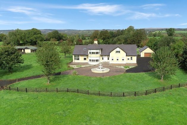 See inside ‘magnificent’ Clare home boasting six bedrooms, over 4 acres of land and its own pond
