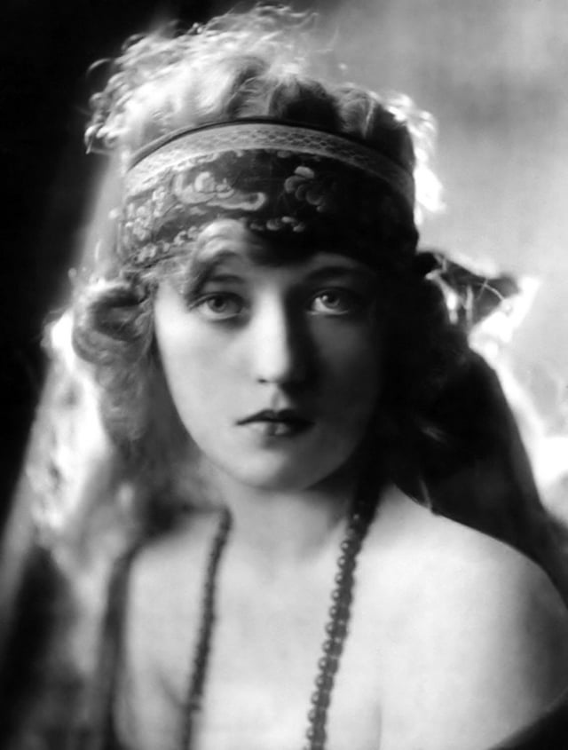 Marion Davies, 1921