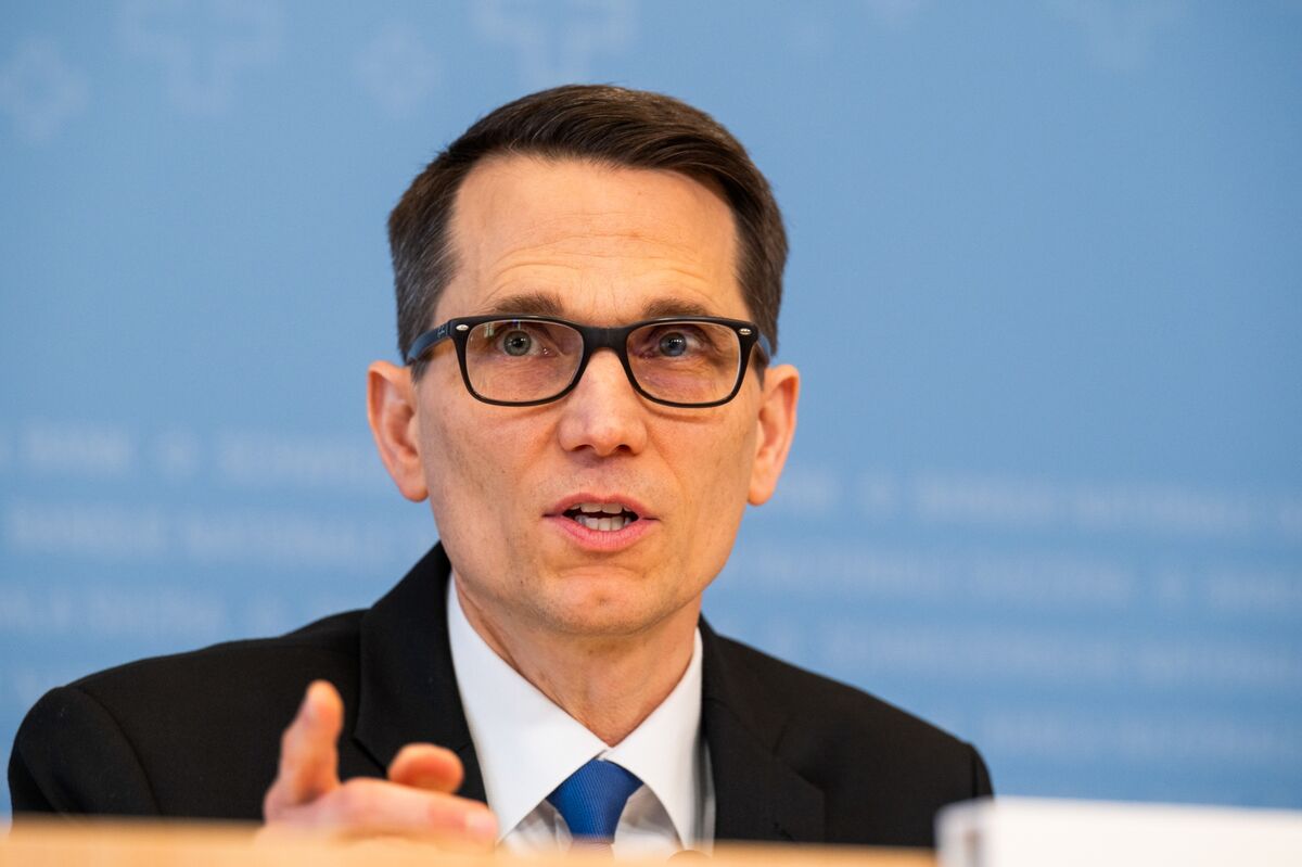 SNB Takes ‘Holistic’ View on Franc’s Appreciation, Schlegel Says