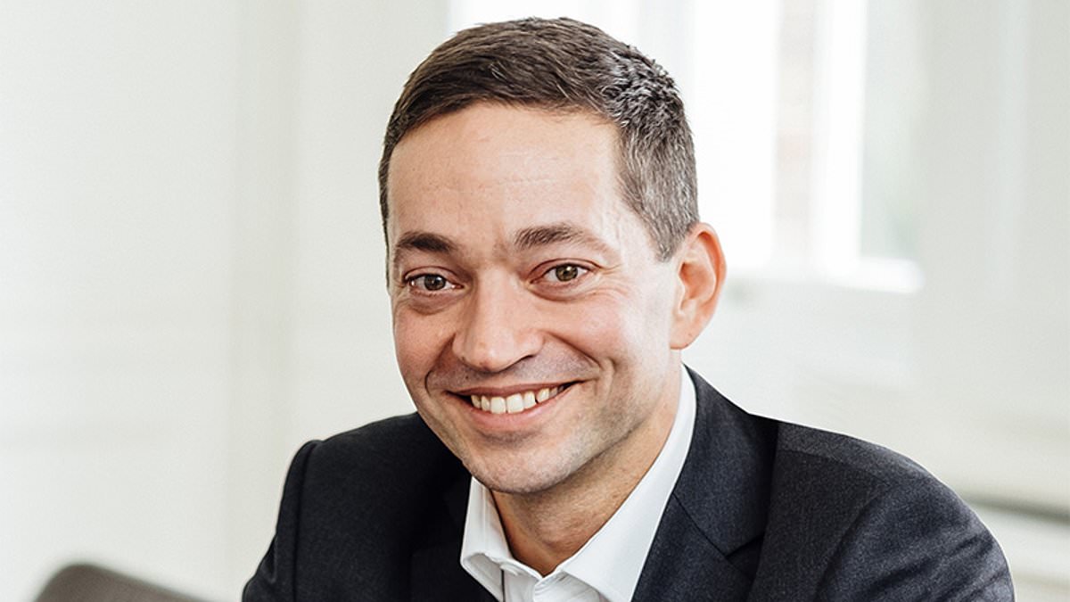 Currys shares sink as boss Alex Baldock announces exit after eight years