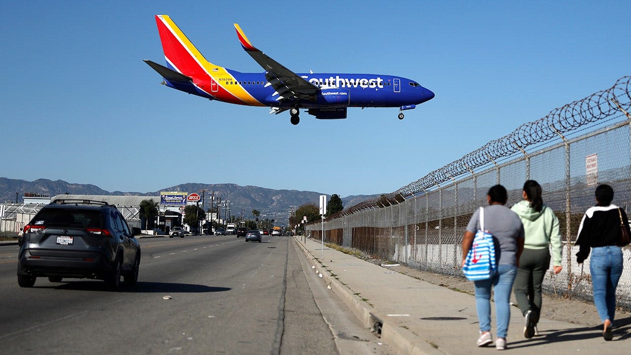 Southwest pilot aborts Hollywood Burbank landing because runway 'wasn't quite clear': report