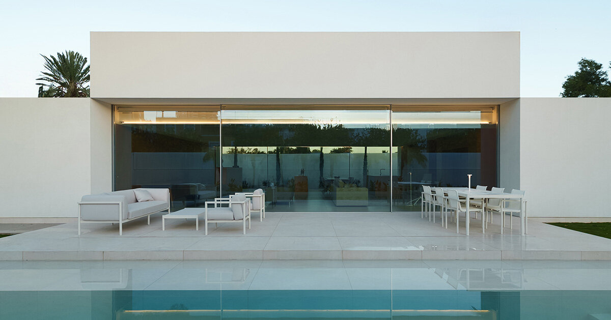 fran silvestre organizes three-part house around hovering living volume in spain