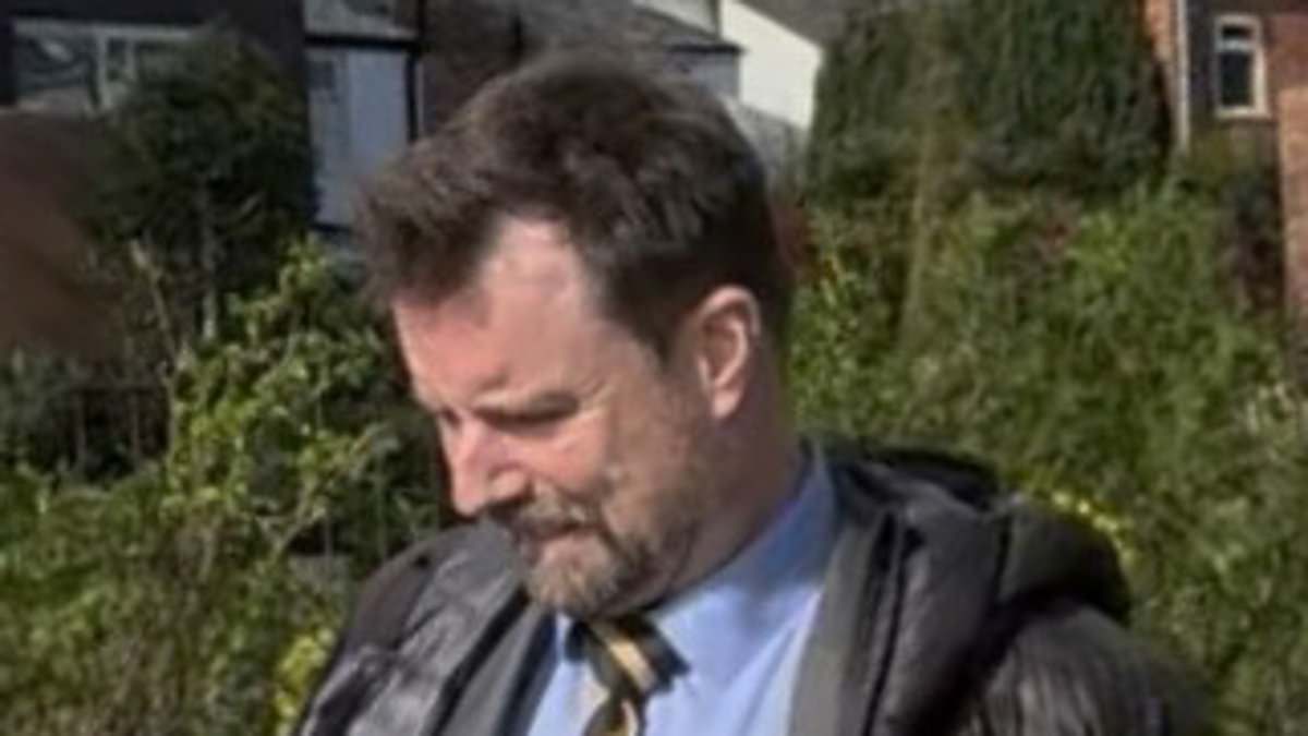 Bomb disposal expert sent former mistress champagne, roses and hampers in failed attempt to rekindle their romance