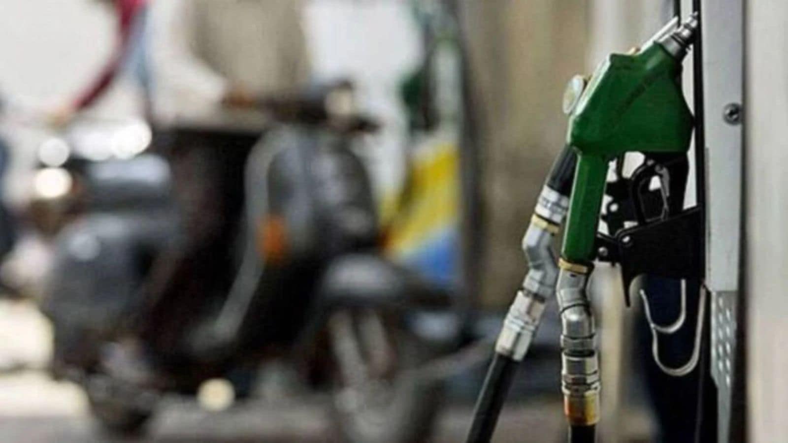 Pakistan petrol price breaches PKR 450, diesel goes over PKR 500 amid West Asia war