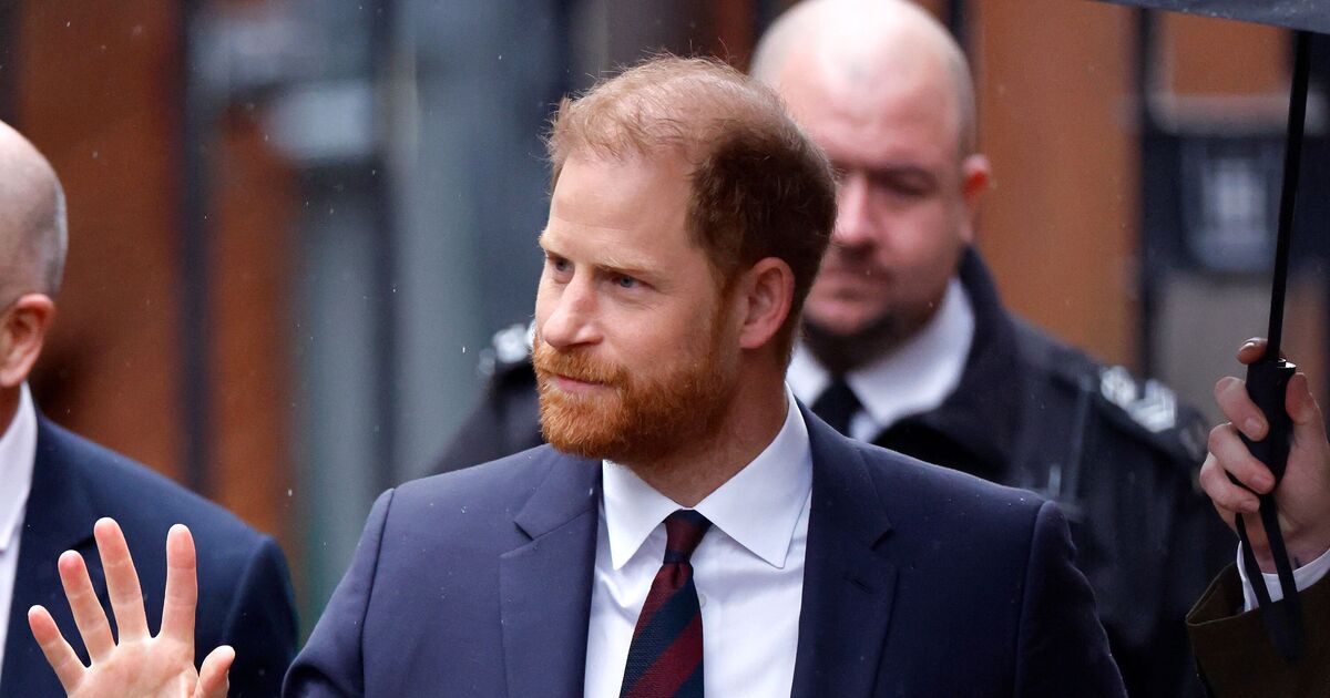 Expert spots 3 basic ways Prince Harry is 'very unprofessional'
