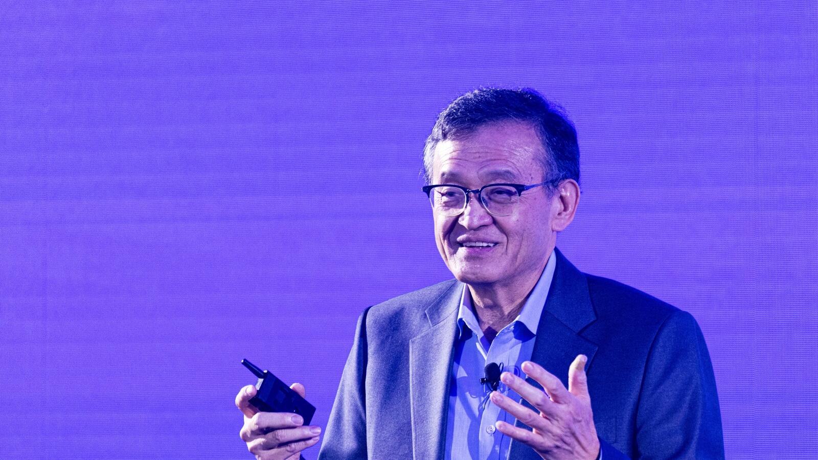 Intel kicks of bond sale to fund repurchase of Irish site