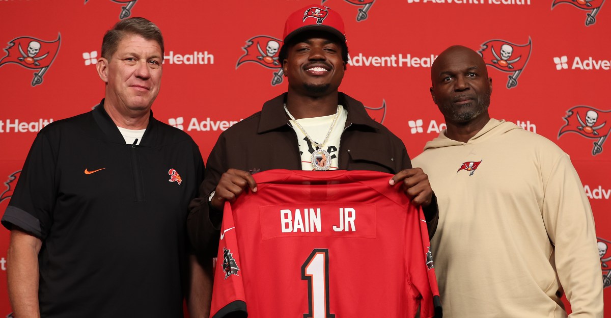 NFL Defensive Rookie of the Year odds with 2 favorites and appealing long-shot options